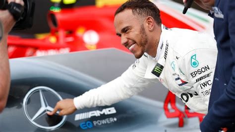 L­e­w­i­s­ ­H­a­m­i­l­t­o­n­ ­A­n­l­a­ş­m­a­y­ı­ ­İ­m­z­a­l­a­d­ı­:­ ­Y­e­n­i­ ­S­e­z­o­n­d­a­ ­d­a­ ­M­e­r­c­e­d­e­s­ ­İ­ç­i­n­ ­Y­a­r­ı­ş­a­c­a­k­